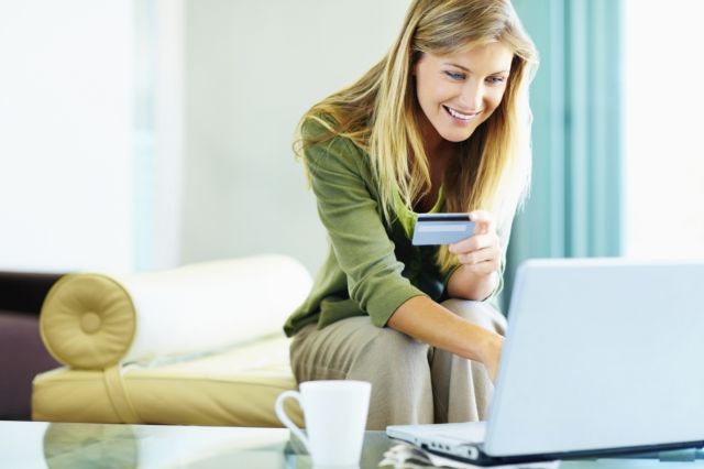Διερύνεται η χρήση του διαδικτύου για αγορές προϊόντων και υπηρεσιών – Τι αγοράζουν οι Έλληνες