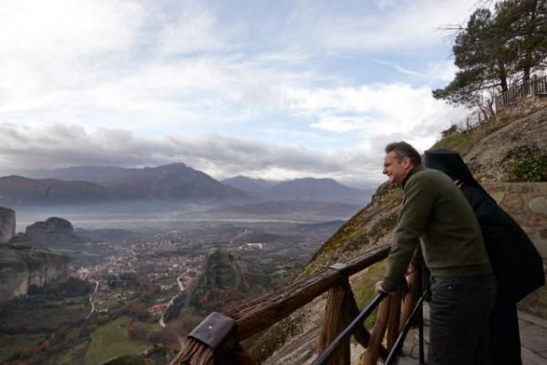 Μητσοτάκης στα Μετέωρα : Το βάρος της Ιστορίας βάζει τη διαδρομή μας στη σωστή της διάσταση