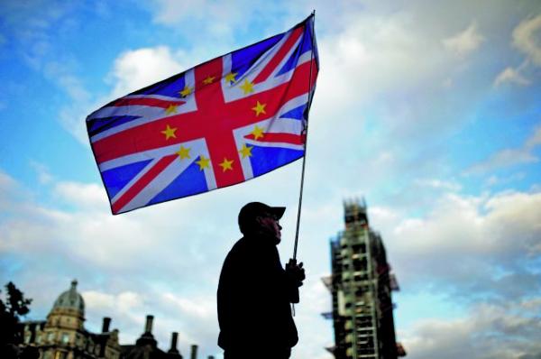 Μπαρνιέ για Brexit : Θα κάνουμε τα πάντα για να μην ξαναβρεθούμε στο χείλος του γκρεμού