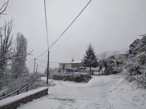 Επιχείρηση της ΕΜΑΚ για τον απεγκλωβισμό 20χρονου στα Δερβενοχώρια