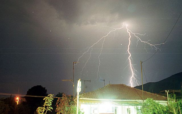 Καιρός: Έρχεται διπλό κύμα κακοκαιρίας με καταιγίδες – Πότε θα εκδηλωθεί στην Αττική