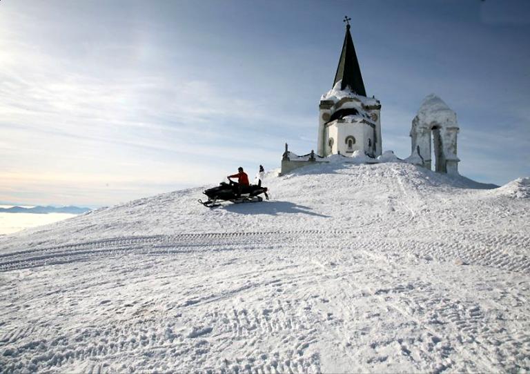 Οι δυσμενείς καιρικές συνθήκες οδήγησαν στο κλείσιμο του χιονοδρομικού στον Βόρα