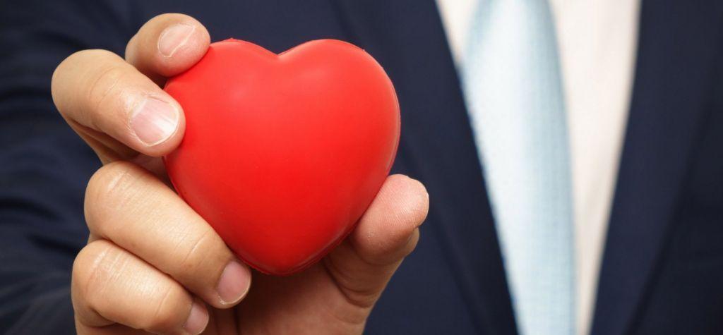 Είσαι φουλ στον έρωτα; Δες πώς αντιδρά κάθε ζώδιο