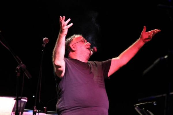 Θάνος Μικρούτσικος : Το συγκλονιστικό του ξέσπασμα στην τελευταία του συναυλία – Τον χειροκροτούσαν 10 λεπτά