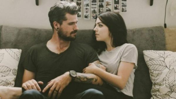 Η συνήθεια στο κρεβάτι που έχουν μόνο οι άπιστοι