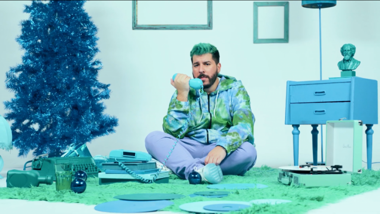 «Blue Christmas» : Τα Χριστούγεννα του Silot είναι μπλε