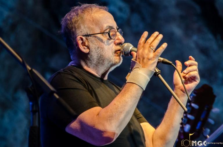 Συναυλία για τον Θάνο Μικρούτσικο από αγαπημένους του φίλους