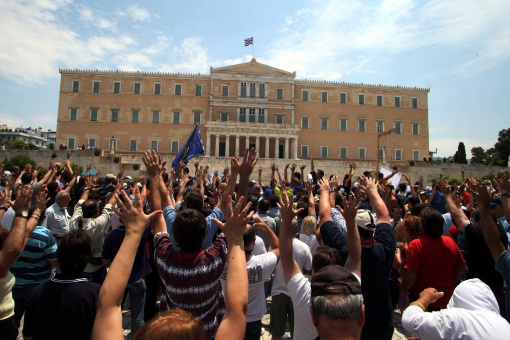 Μια συνταρακτική δεκαετία για την Ελλάδα: Τα μνημόνια, οι πολιτικές ανατροπές, η καταστροφή και η κανονικότητα