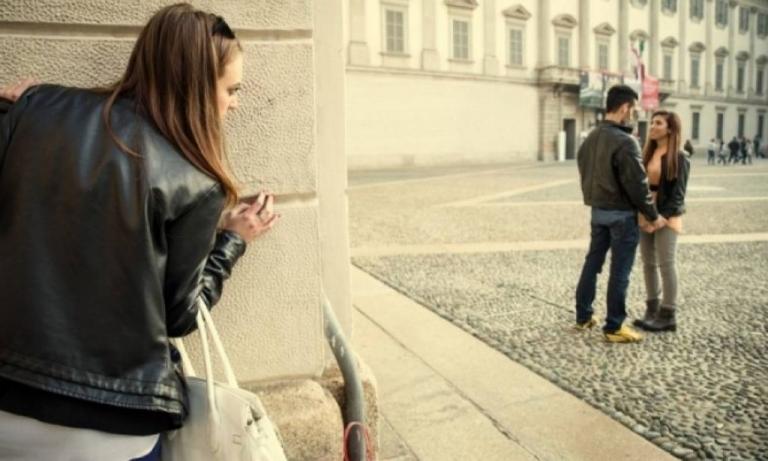 Έρευνα: Ποια ώρα και τι μέρα συνήθως απιστούν οι άνδρες