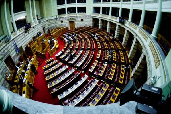 Ψήφος αποδήμων : Στην Ολομέλεια της Βουλής το νομοσχέδιο – Έρχεται ρεκόρ θετικών ψήφων