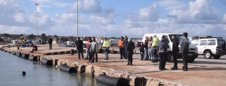 Συγκλονίζει η οδηγός ΙΧ που έπεσε από πλοίο στη θάλασσα –Γλίτωσε στο παρά πέντε