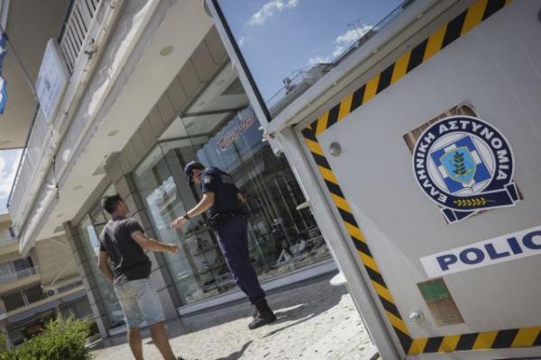 Κρατούμενοι έβαλαν φωτιά στα κρατητήρια