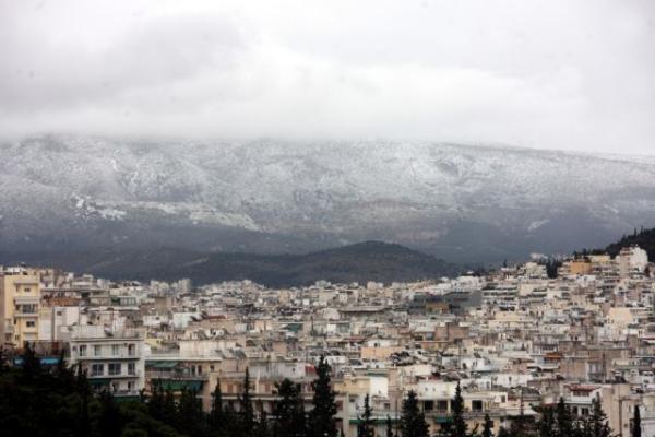 Κακοκαιρία «Ζηνοβία» : Εγκλωβίστηκαν οδηγοί στη Βοιωτία – Πρώτες νιφάδες στην Αθήνα