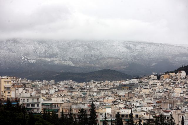 Κακοκαιρία «Ζηνοβία» : Εγκλωβίστηκαν οδηγοί στη Βοιωτία – Πρώτες νιφάδες στην Αθήνα