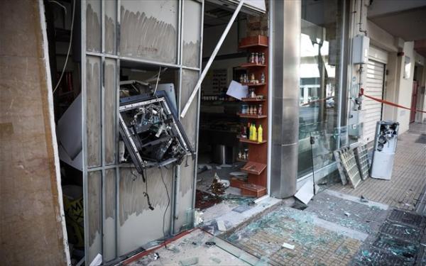Νέα Χαλκηδόνα : Εισέβαλαν με αυτοκίνητο σε τράπεζα και ανατίναξαν το ΑΤΜ