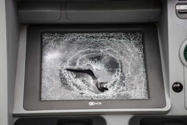 Καισαριανή : Μπαράζ επιθέσεων σε τράπεζες και καφετέρια