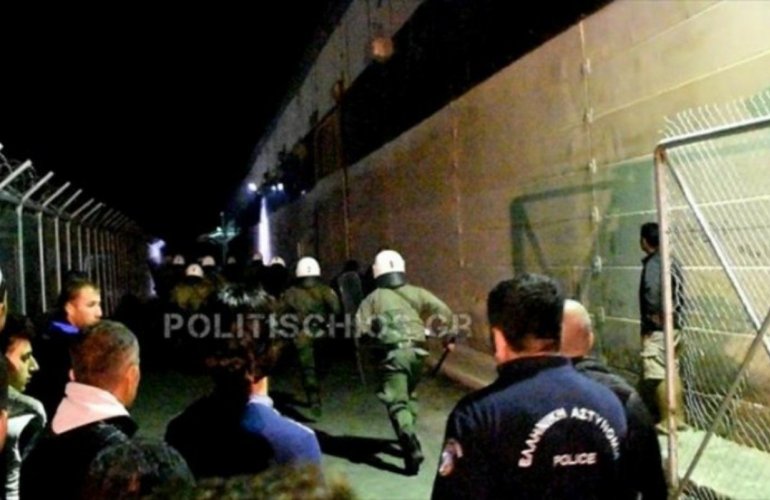 Αγρια επεισόδια μεταξύ μεταναστών στη ΒΙ.ΑΛ. Χίου – Τραυματίστηκε και αστυνομικός