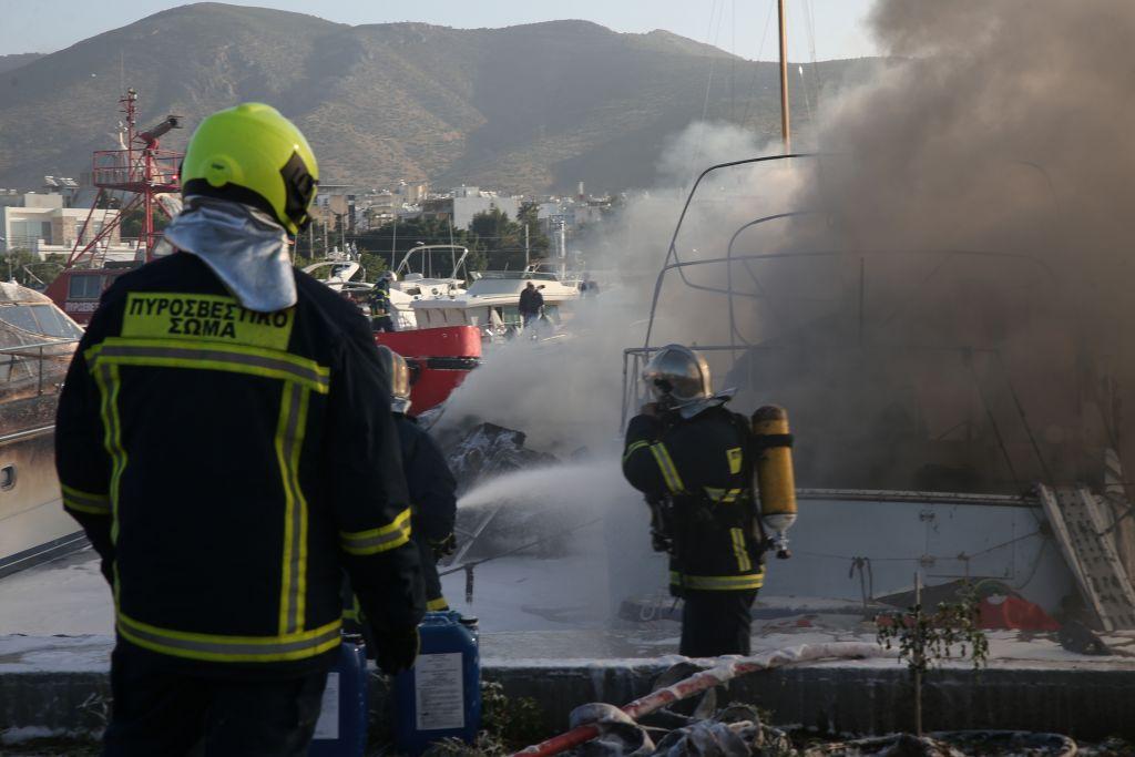 Φωτιά σε πολυκατοικία στην Καλλιθέα