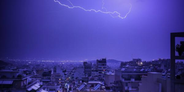 Η «Διδώ» σάρωσε την Αττική – Πάνω από 60 χιλιοστά βροχής το βράδυ