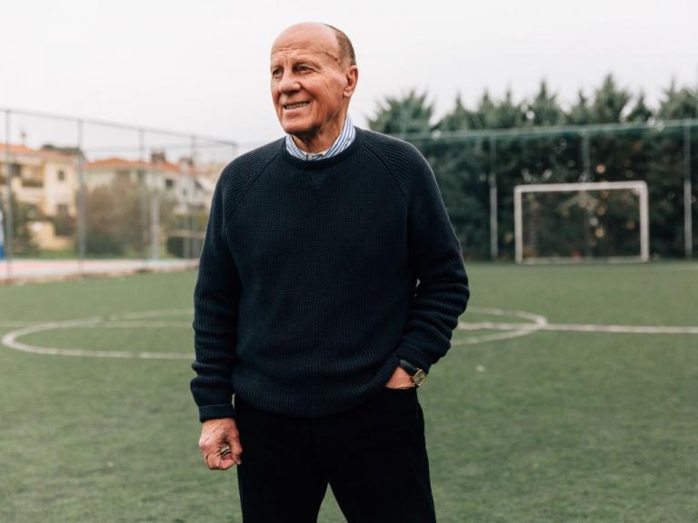 Δομάζος : Δωρεάν Ακαδημία Ποδοσφαίρου για παιδιά με μόνη υποχρέωση να φροντίζουν τα αδέσποτα