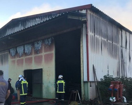 Ελασσόνα : Μεγάλες ζημιές από πυρκαγιά σε αποθήκη ξυλουργείου