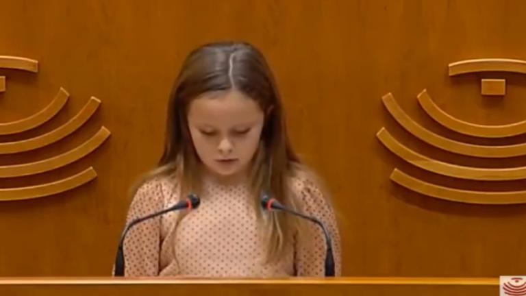 Η 8χρονη τρανς Έλσα στέλνει το δικό της μήνυμα για τα ΛΟΑΤΚΙ άτομα και γίνεται σύμβολο