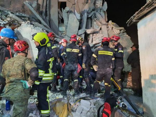 Αλβανία : Ο Ράμα παρασημοφόρησε την ΕΜΑΚ για τη διάσωση εγκλωβισμένων από τον φονικό σεισμό