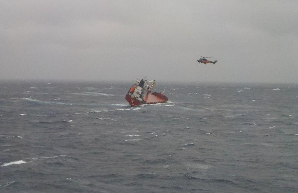 Ακυβέρνητο πλοίο στη Σκύρο : Δύο τραυματίες ναυτικοί