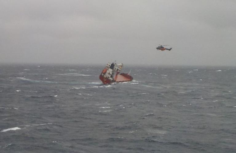 Ακυβέρνητο πλοίο στη Σκύρο : Δύο τραυματίες ναυτικοί