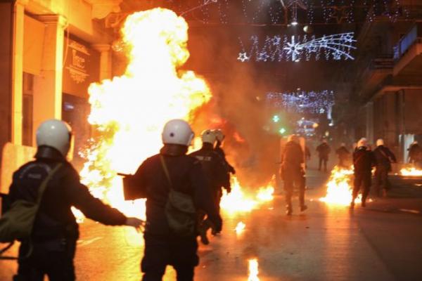ΕΛ.ΑΣ. : «Χωρίς ιδιαίτερα προβλήματα» πέραν των… 77 προσαγωγών, 19 συλλήψεων και 3 τραυματιών αστυνομικών