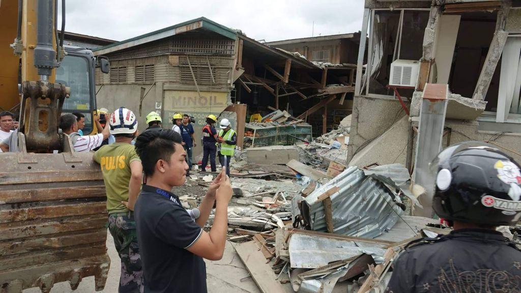Φιλιππίνες : Συνεχίζονται οι έρευνες για επιζώντες στα ερείπια εμπορικού κέντρου