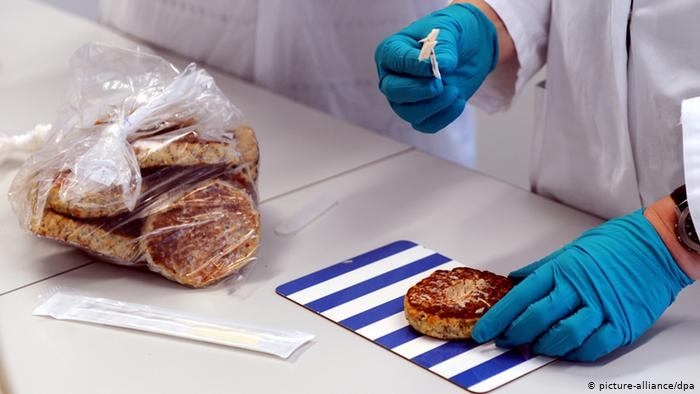 Γερμανία : Τρεις νεκροί από χαλασμένα λουκάνικα – Χωλαίνει ο έλεγχος τροφίμων