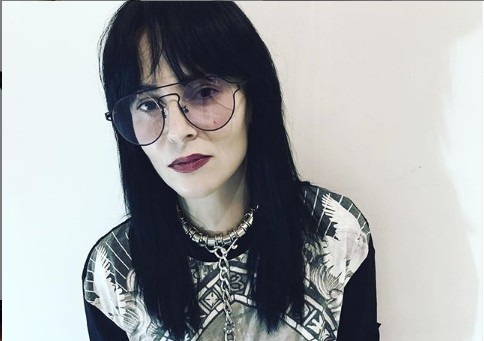 Ζενεβιέβ Μαζαρί: Δείτε την να ποζάρει 15 χρόνια πριν