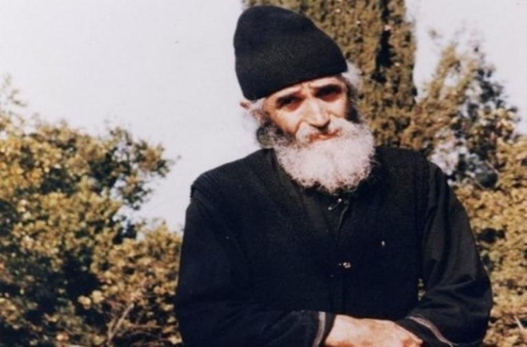 Γέροντας Παΐσιος : O «ασυρματιστής του Θεού» που πριν μονάσει ήταν ξυλουργός