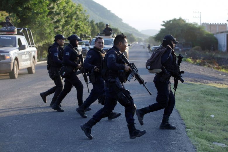 Μεξικό : Αιματηρή σύγκρουση αστυνομικών και ενόπλων που φέρονται να αποτελούν μέλη καρτέλ