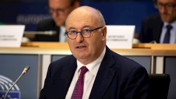 ΕΕ : Ο επίτροπος Εμπορίου «αδειάζει» τον Τζόνσον για το χρονοδιάγραμμα του Brexit