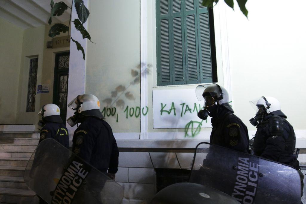 Βουλή : Σφοδρή σύγκρουση κυβέρνησης – ΣΥΡΙΖΑ για την αστυνομική βία