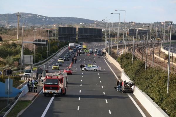 Αττική Οδός : Καραμπόλα 6 οχημάτων στο ρεύμα προς Ελευσίνα – Μεγάλες καθυστερήσεις