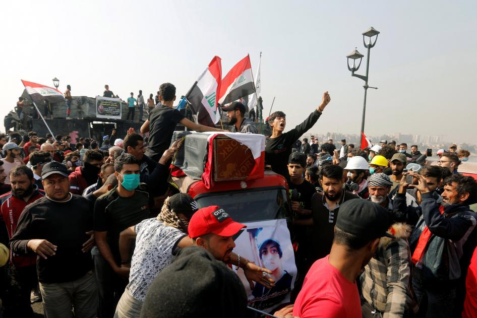 Ιράκ : Οι οργισμένοι διαδηλωτές συνεχίζουν τις κινητοποιήσεις τους
