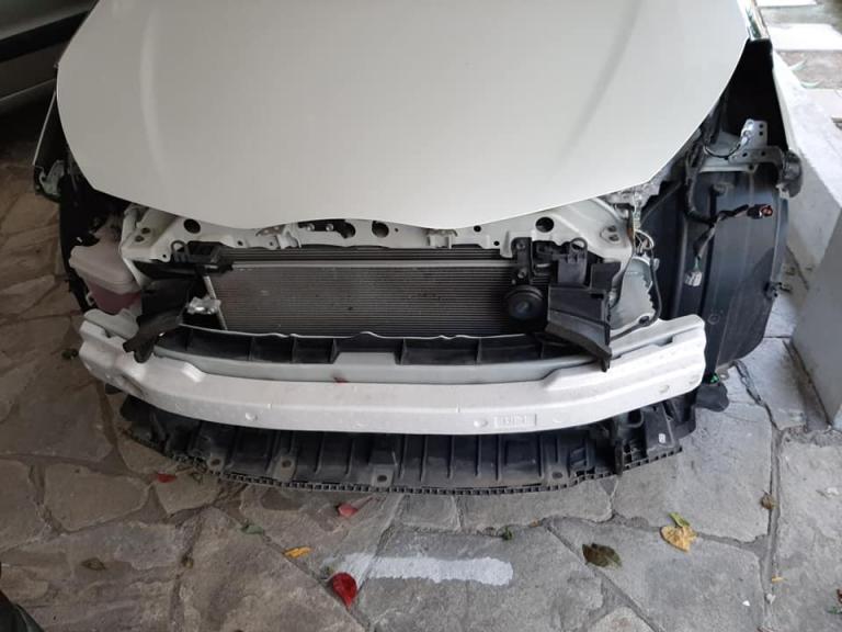 Καλαμαριά : Δεν πίστευε στα μάτια του όταν είδε το αυτοκίνητό του στην πιλοτή (εικόνες)