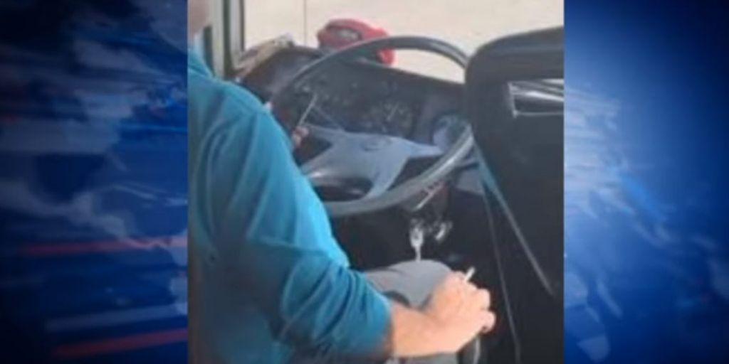 Οδηγός λεωφορείου κάπνιζε και μιλούσε στο κινητό