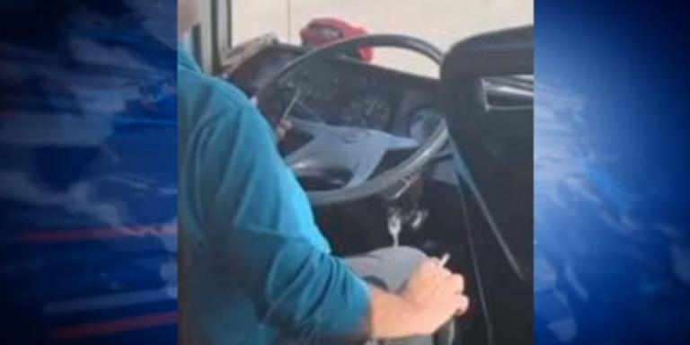 Οδηγός λεωφορείου κάπνιζε και μιλούσε στο κινητό