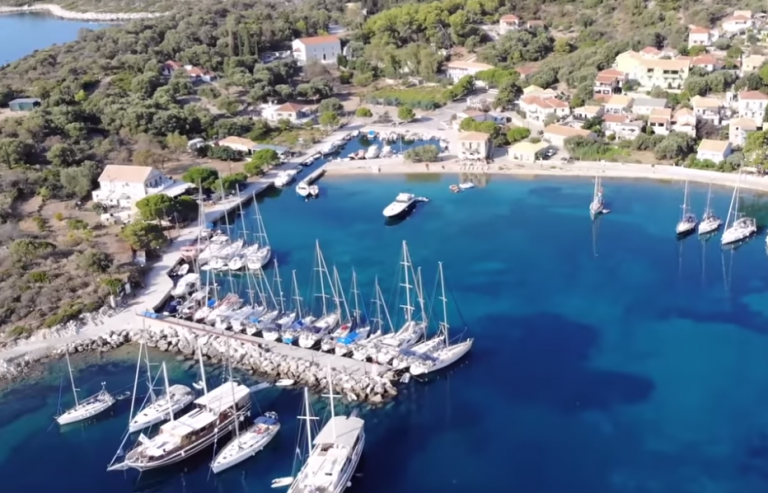 Καστός: Ζευγάρι 80 ετών περιγράφει τη ζωή στο νησί των 30 κατοίκων