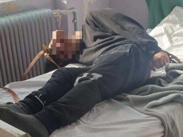 ΠΟΕΔΗΝ : Καταγγελία ότι 22χρονος με αυτισμό ζει δεμένος με ιμάντες στο κρεβάτι