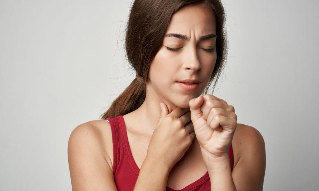 Λαρυγγίτιδα : Τι είναι, από τι προκαλείται και πως αντιμετωπίζεται