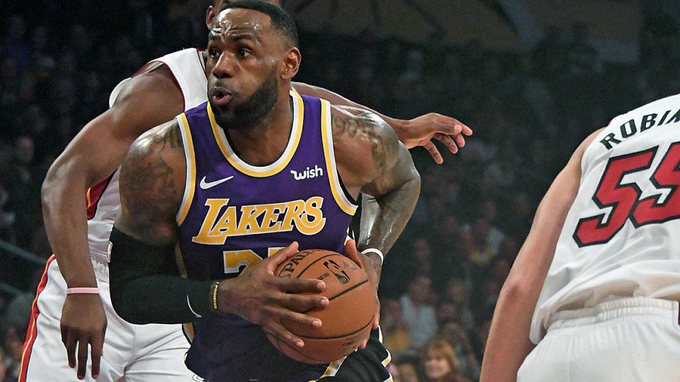 NBA : Έβδομη σερί νίκη για τους Λέικερς – Στους 32 πόντους ο ΛεΜπρόν