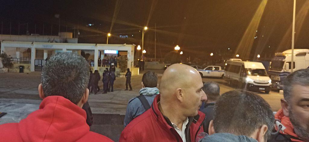 Νέες αντιδράσεις στη Λέρο – Κάτοικοι εμπόδισαν αποβίβαση προσφύγων από πλοίο
