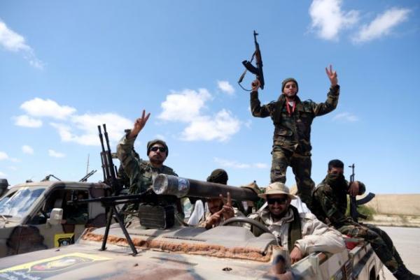 Πολεμικό κλίμα στη Λιβύη : Ο Σίσι ενισχύει με τανκς τον Χαφτάρ