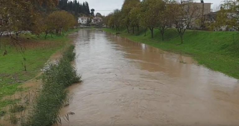 Κακοκαιρία : Υπερχείλισε ο ποταμός Ληθαίος στα Τρίκαλα
