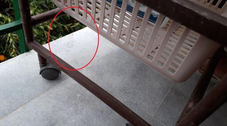 Ηλικιωμένη κομάντο στη Χίο έδιωξε διαρρήκτη με… σφουγγαρίστρα